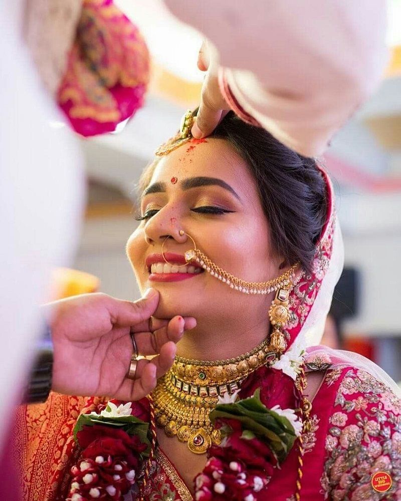 Man applying Sindoor to his wife in Hindu wedding.